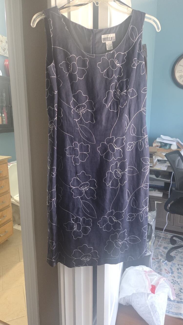Robbie Bee Navy Blue Sumer Derek's Size 6 Stitched Floral Design.